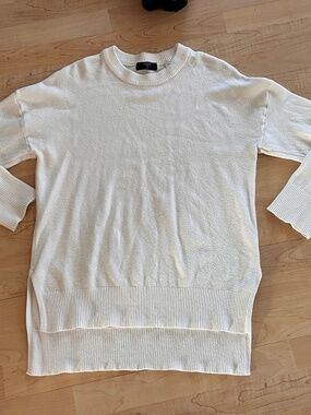 Women’s Tahari White Longsleeve Sweater Top Large L Soft Feel Fluffy